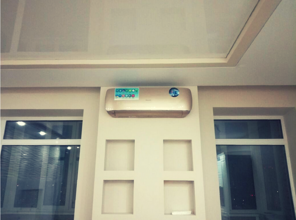  -a Hisense  Premium SLIM Design Super DC Inverter